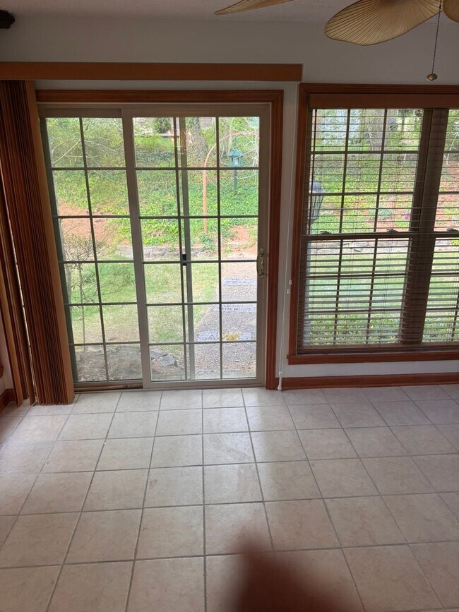 Building Photo - 1175 Pebble Dr