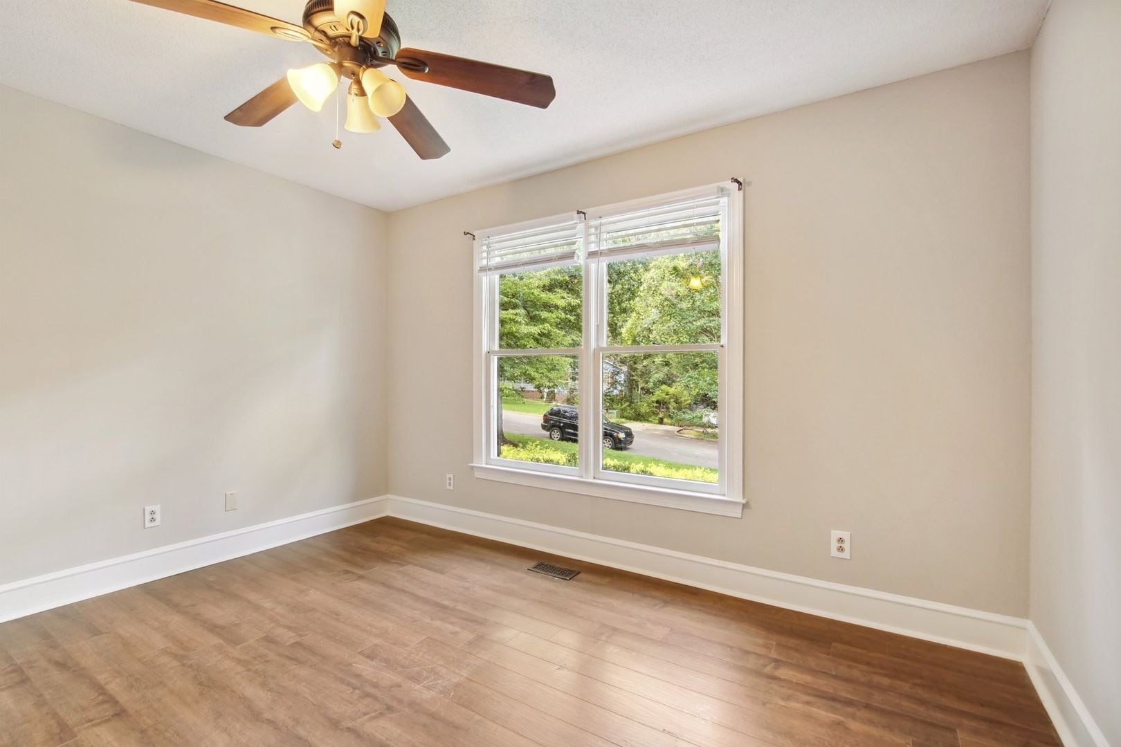 Building Photo - 7445 Deer Track Dr