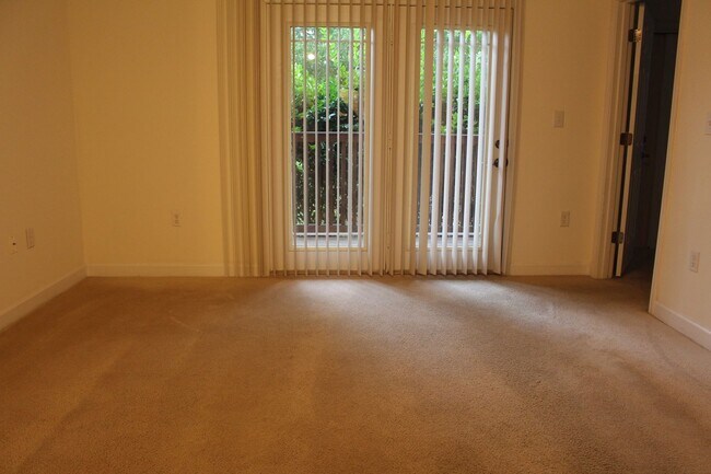 Building Photo - 611 Harts Cove Way