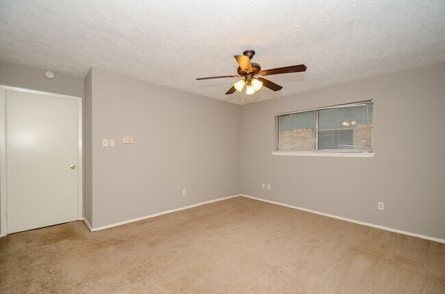 Building Photo - 8319 Bird Run Dr