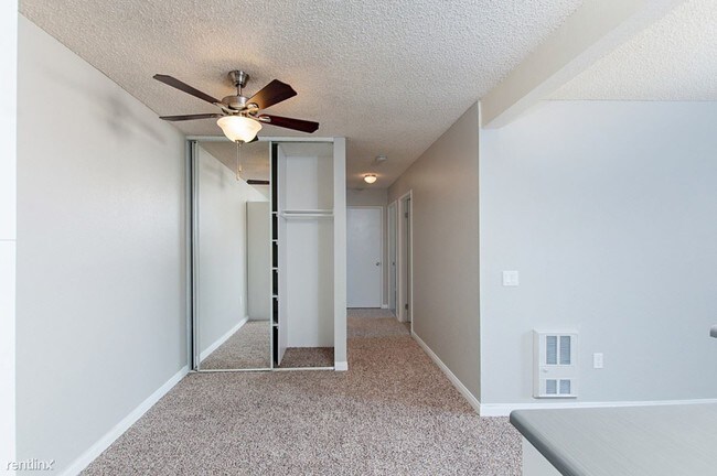 Building Photo - 8517 Paradise Valley Rd