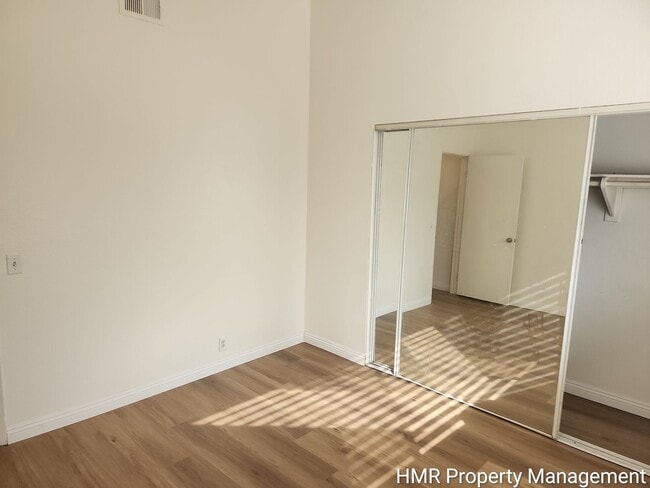 Building Photo - Spacious & Convenient 3-Bedroom Townhouse