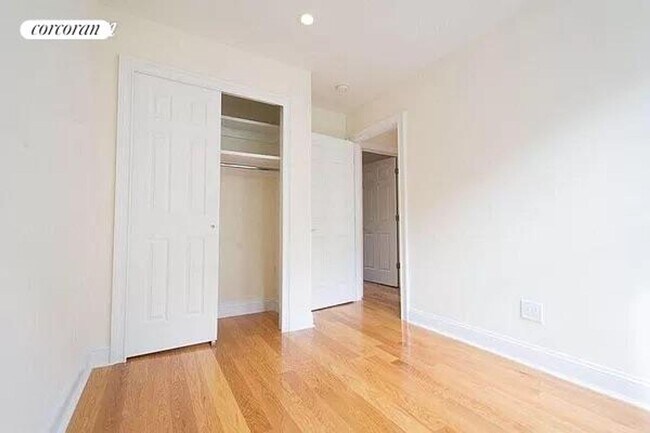 Building Photo - 373 S 4th St