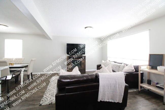 Building Photo - 1318 SW Kenworthy Dr