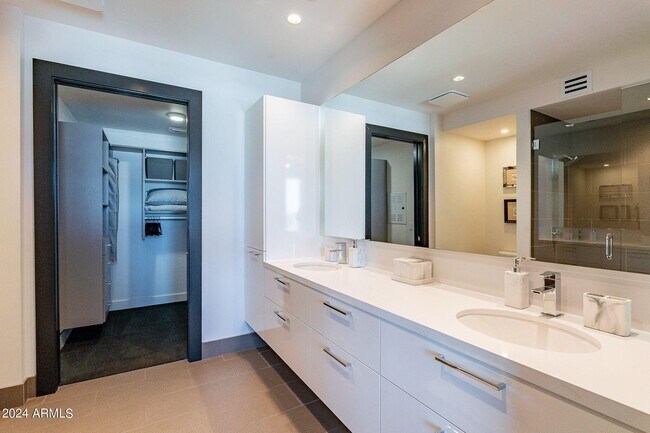 Building Photo - 4422 N 75th St