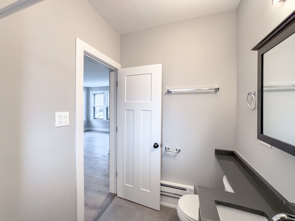 Building Photo - 4411 N Wolcott Ave