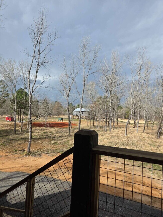 Building Photo - Beautiful peaceful 2/1 for rent! Fully furnished