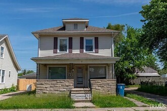 Building Photo - 914 W 6th St