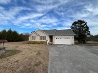 Building Photo - 3 Bedroom, 2 Bathroom - Home in Calhoun!