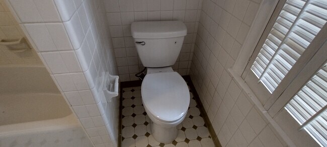 Building Photo - Room in House on Joyner Pl