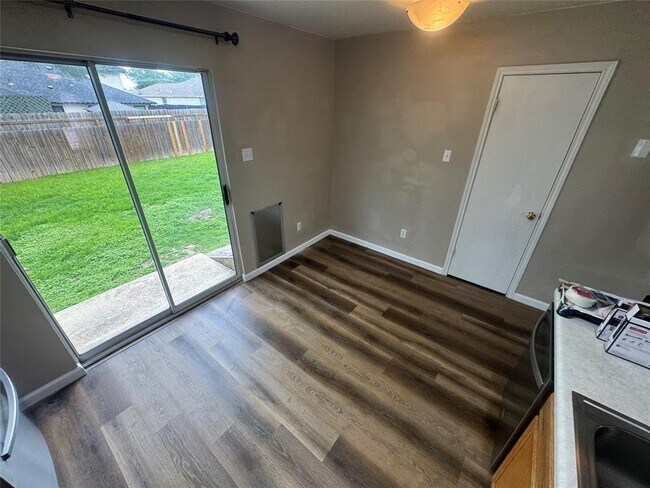 Building Photo - 108 Mesa Dr