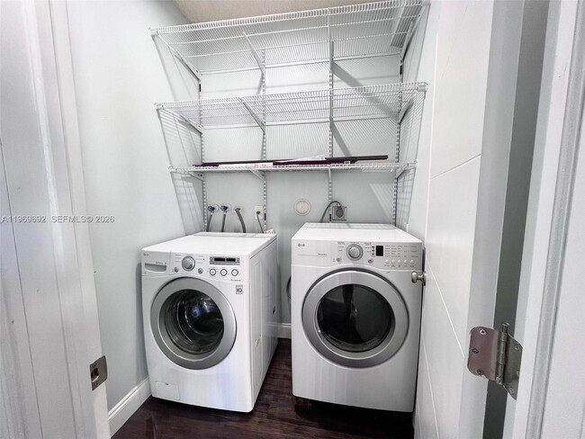 Building Photo - 833 Vista Meadows Dr