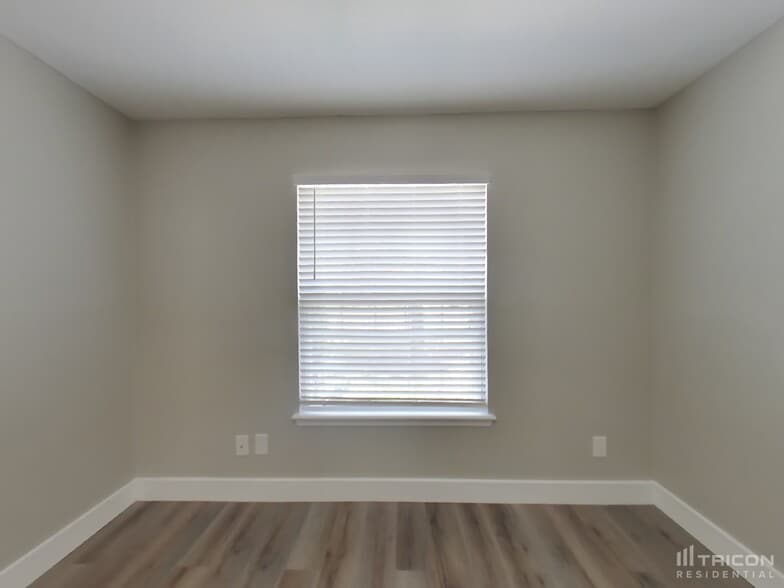 Building Photo - 84092 St James Ct