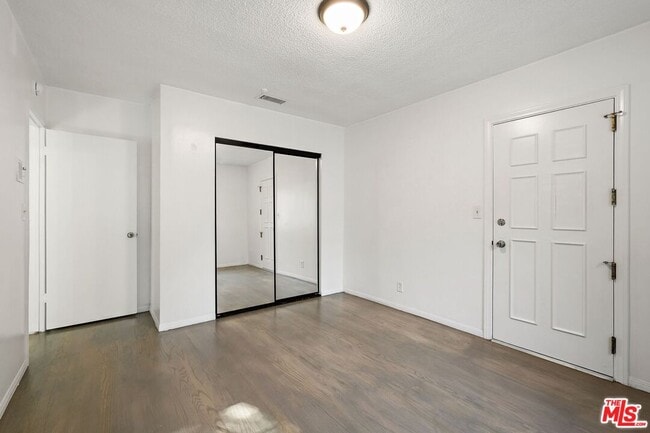 Building Photo - 11004 Mansel Ave