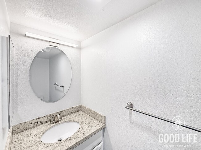 Building Photo - Beautiful 3B/2.5BA Condo in UTC for Rent!