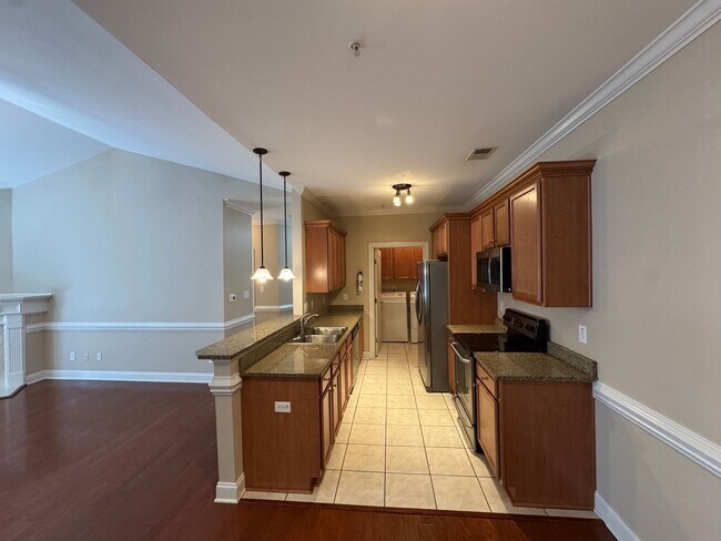 Building Photo - FOR RENT - Luxury Condo near downtown