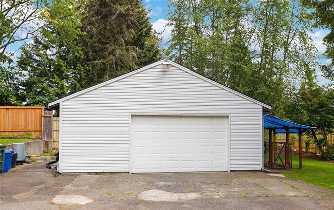 Building Photo - LOW RENT!Beautiful 4Bed2Bath House!PRIME h...
