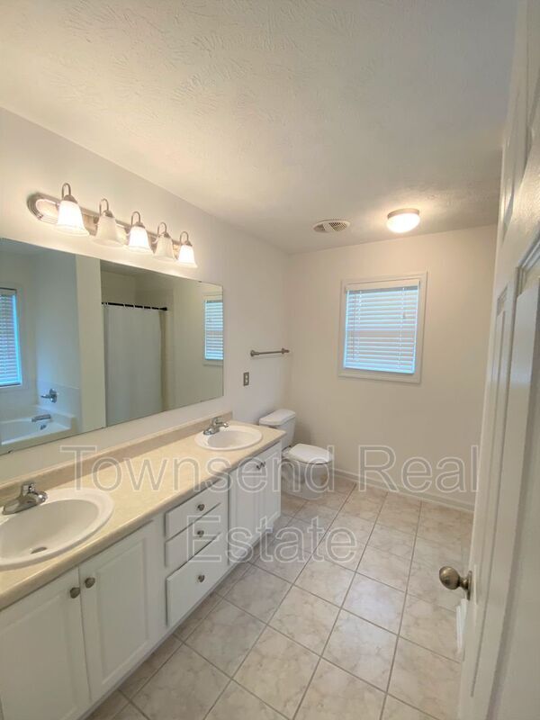 Building Photo - 376 Tennessee Walker Dr