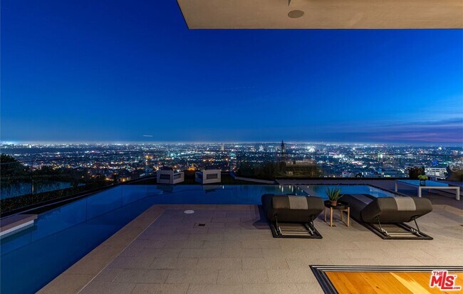 Building Photo - 8366 Sunset View Dr