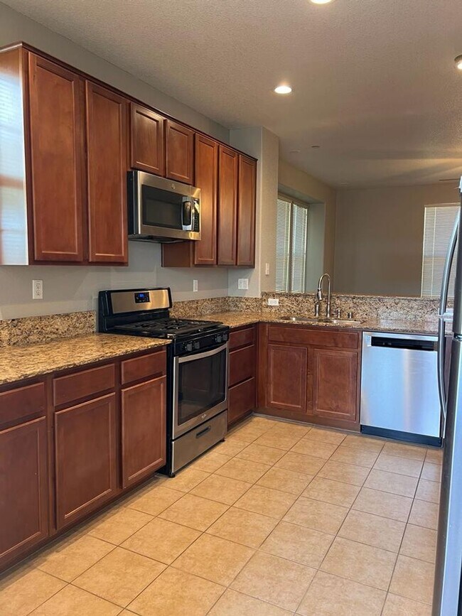 Building Photo - 427 Anchor Ln