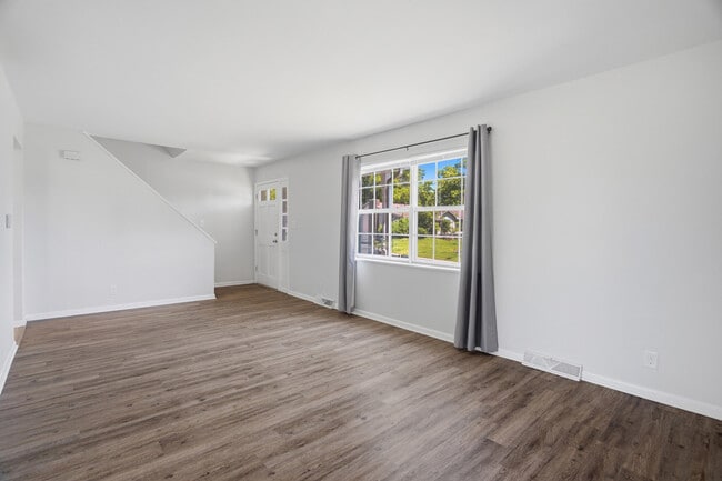 Building Photo - 405 Brewer Dr