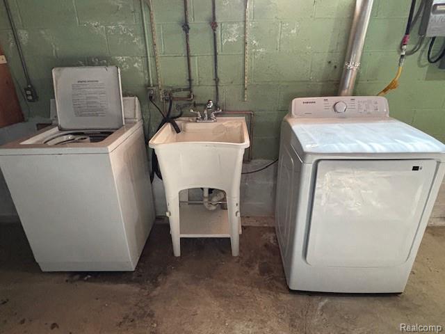 Building Photo - 2145 Lakeshire Dr