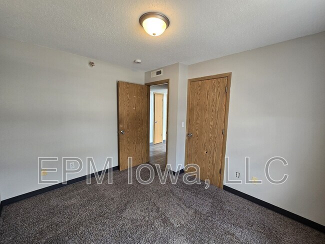 Building Photo - 60 Miller Ave SW