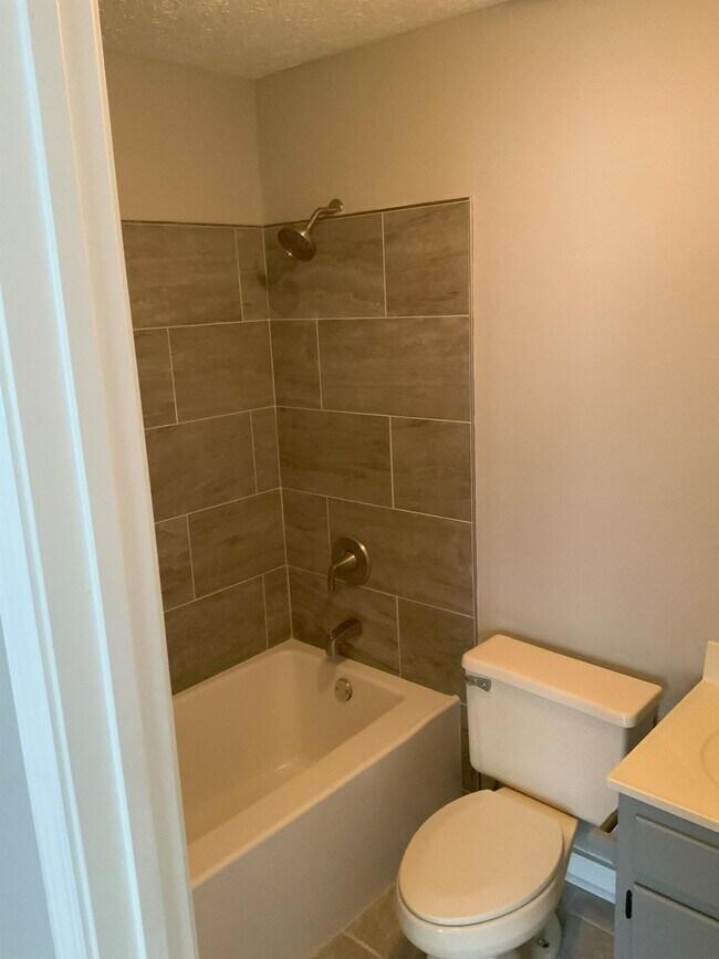 Building Photo - 504 Carlton Ln