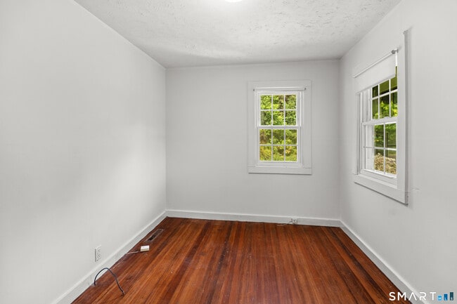Building Photo - 36 Farnham Rd