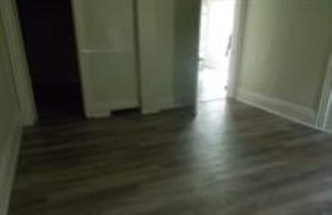 Building Photo - 58 Thorn St