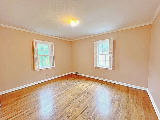 Building Photo - 6309 NE Broadway