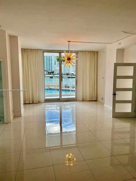 Building Photo - 701 Brickell Key Blvd