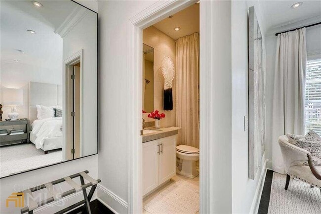 Building Photo - 2962 Savoy Way