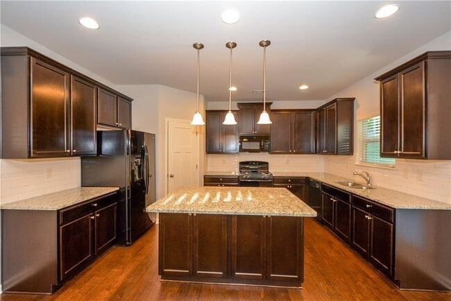 Building Photo - 617 Mimosa Way