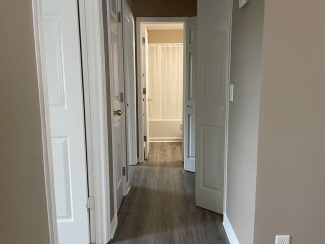 Building Photo - 2bd 1 ba Duplex in Hermitage