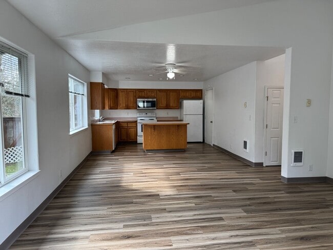 Building Photo - 359 S 58th St