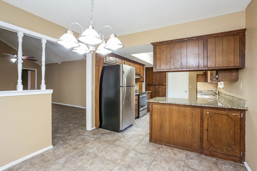 Building Photo - 9713 Hummingbird Ln