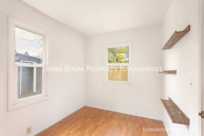 Building Photo - 4642 NE Emerson St