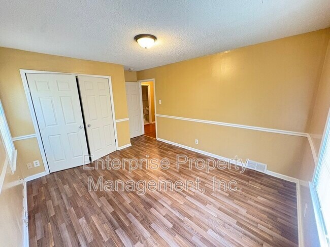 Building Photo - 3182 Casann Cove