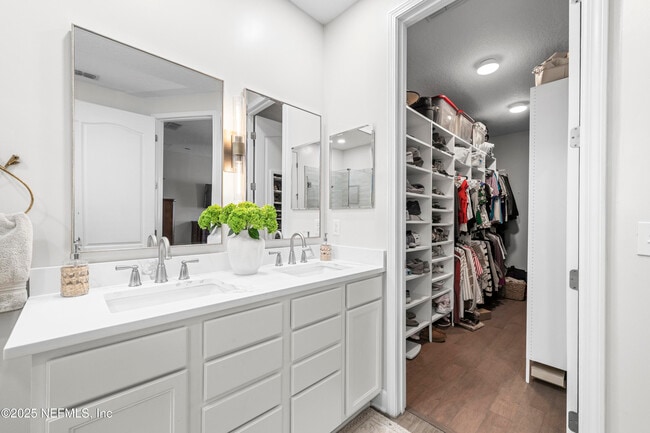 Building Photo - 1067 Seaside Dr N