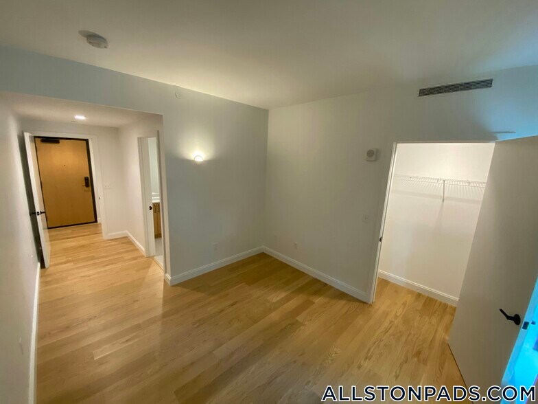 Building Photo - 83 Gardner St