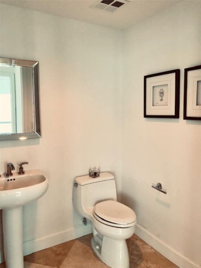Building Photo - 3101 S Ocean Dr