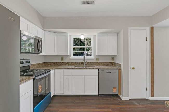 Building Photo - Call Sabrina Thomas at 757-767-0767 for more information
