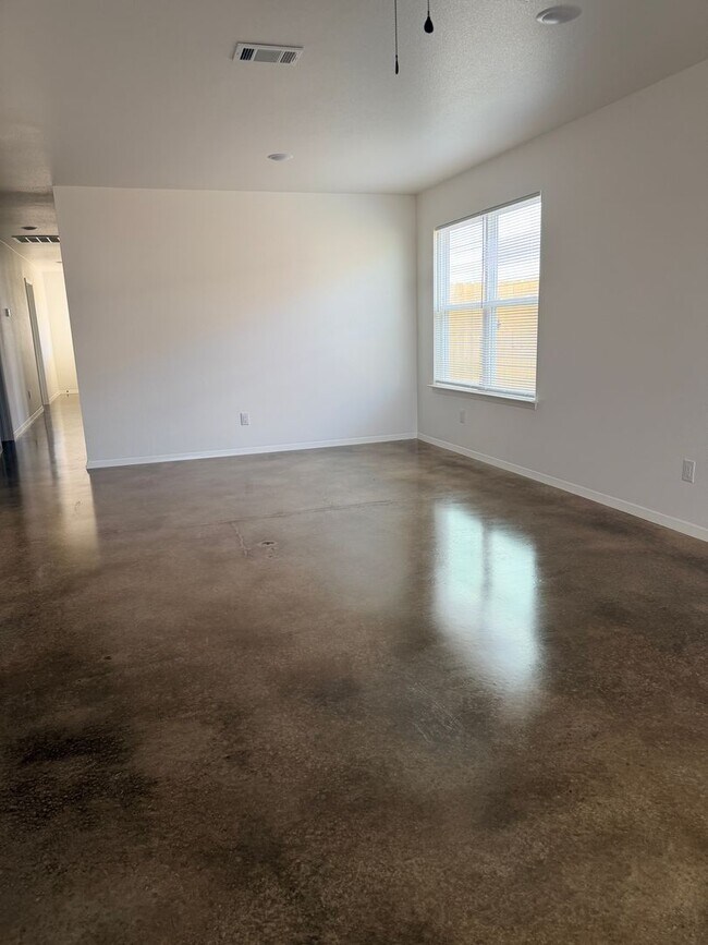 Building Photo - 983 Cline Dr