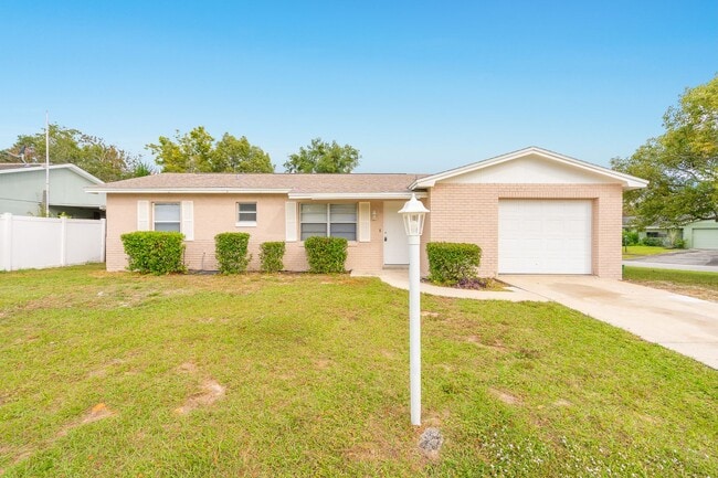 Building Photo - 3 Bedroom, 2 Bath Home in Ormond Beach – L...