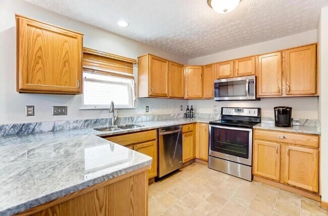 Building Photo - 9304 Prestwick Green Dr