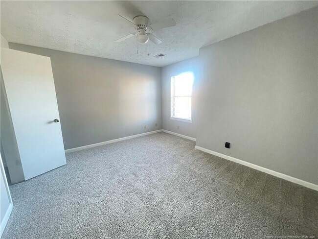 Building Photo - 663 Bartons Landing Pl