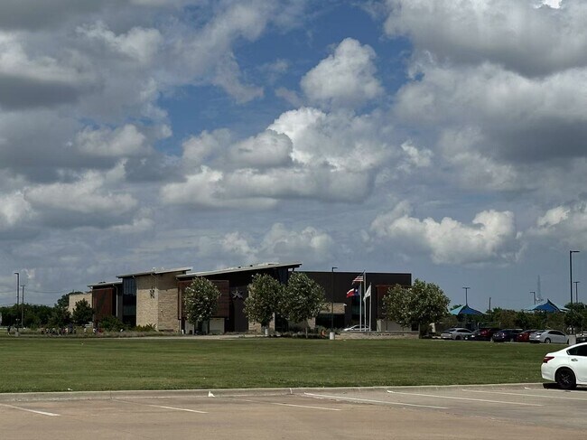 Building Photo - 1410 Cloyne Dr