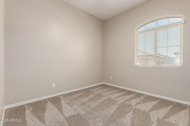 Building Photo - 2808 W Roosevelt Dr