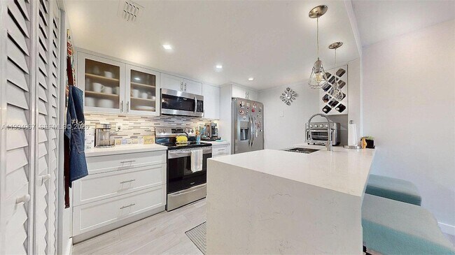 Building Photo - 6840 SW 45th Ln